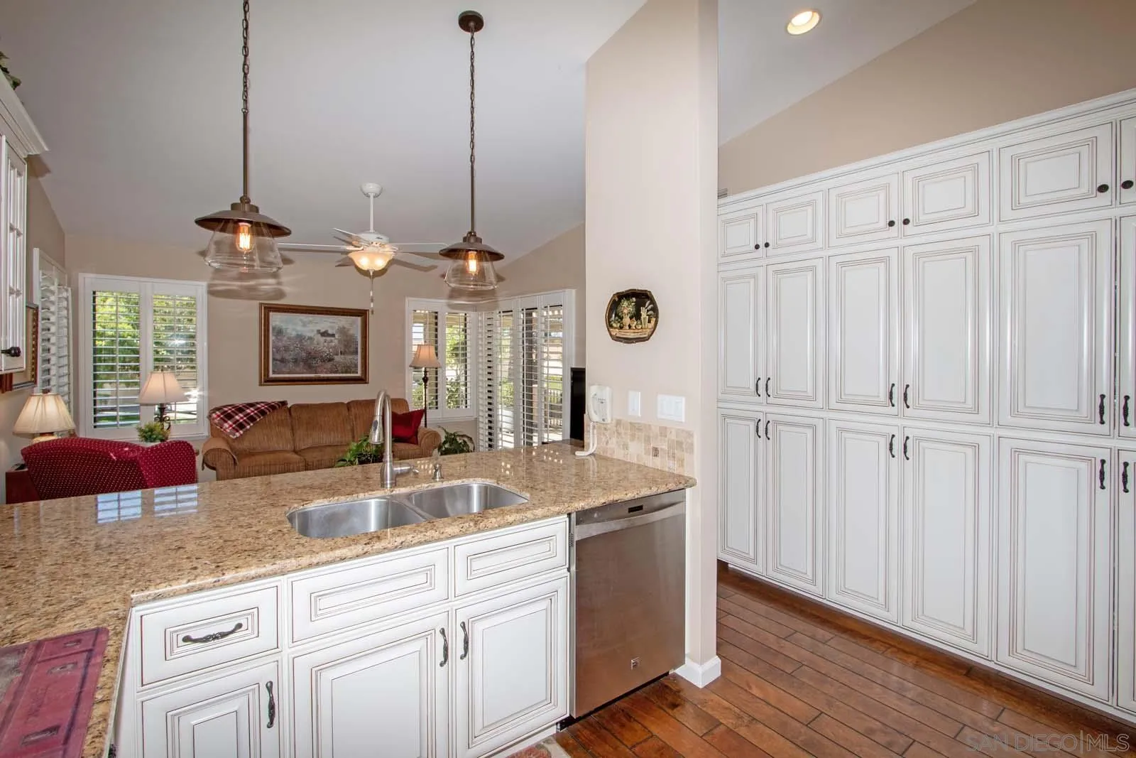 https://cdn.realtyfeed.com/cdn/127/250042072/058849d9d909a4b65937f9961cf47f55.webp