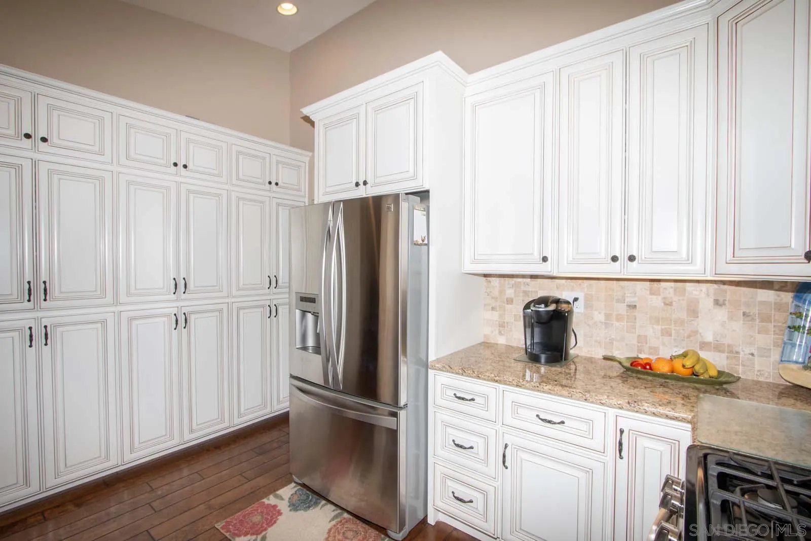 https://cdn.realtyfeed.com/cdn/127/250042072/defd56649d7752597bb0eb38c3f3efb3.webp