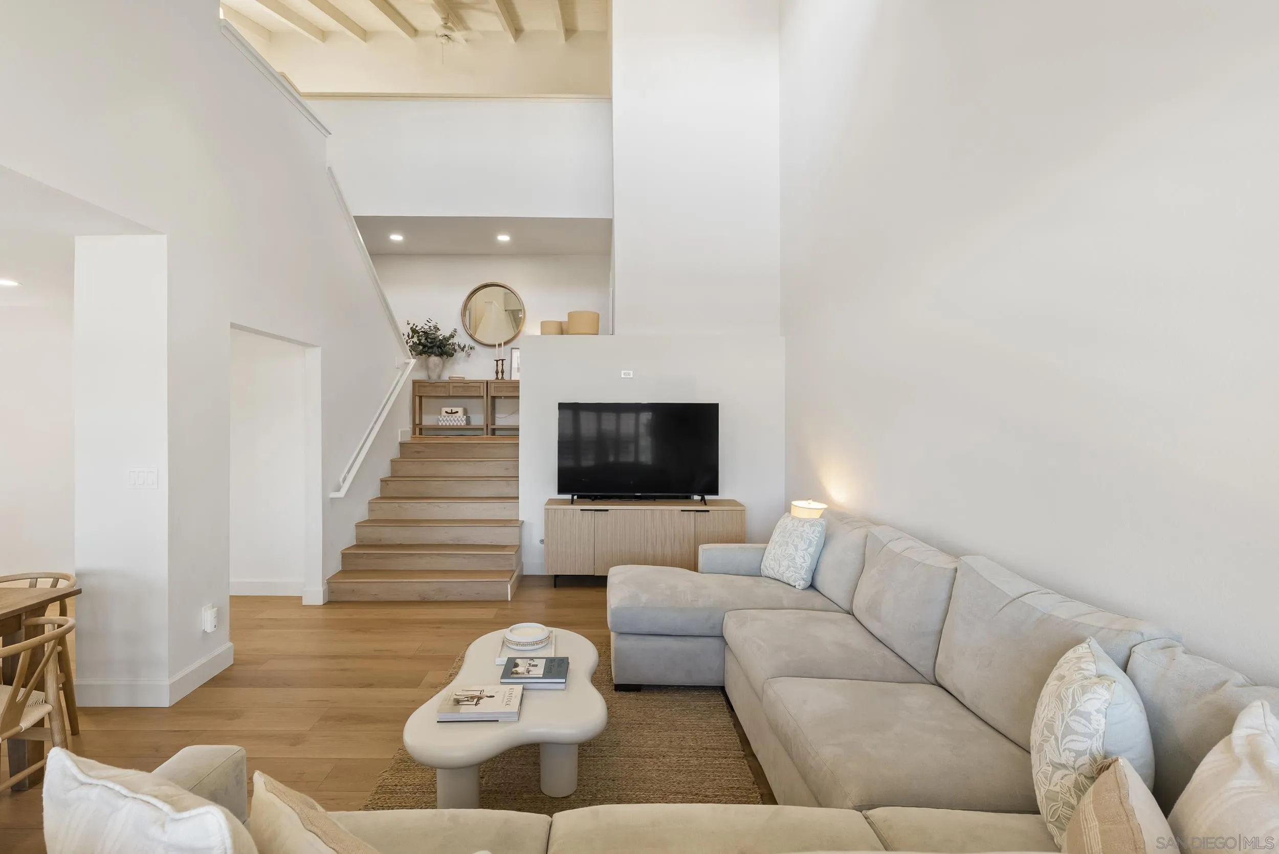 https://cdn.realtyfeed.com/cdn/127/250042073/edf7349b8a2cba742d292a49e1e1a11f.webp