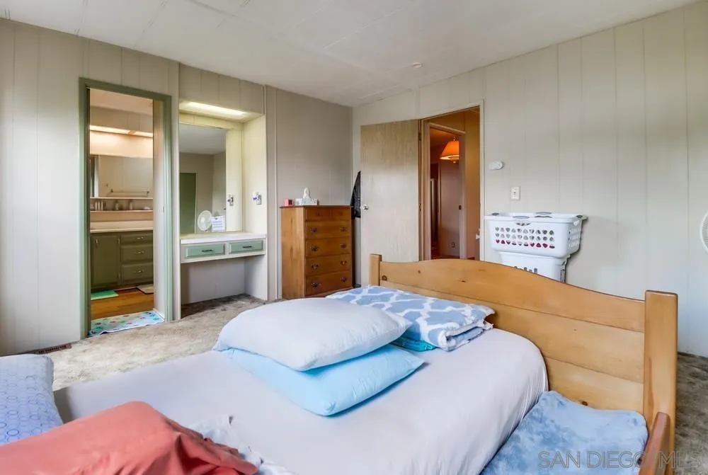 https://cdn.realtyfeed.com/cdn/127/250042076/04f660b89b475bd7a1539a9053c5518f.webp