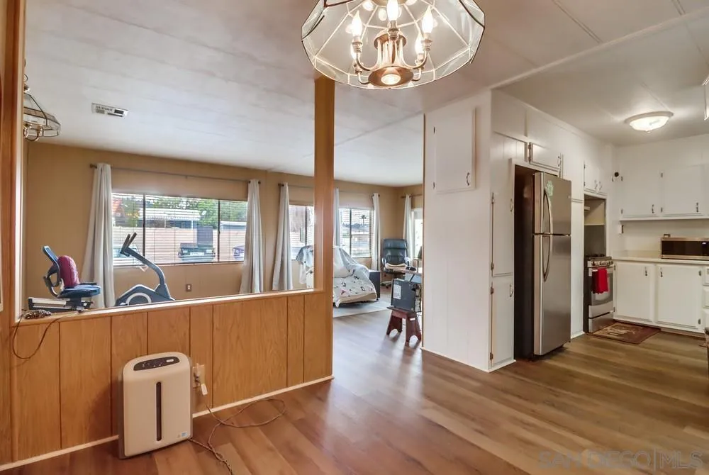 https://cdn.realtyfeed.com/cdn/127/250042076/693e0ac46b44f86e9d9d4bdb5d440c5b.webp