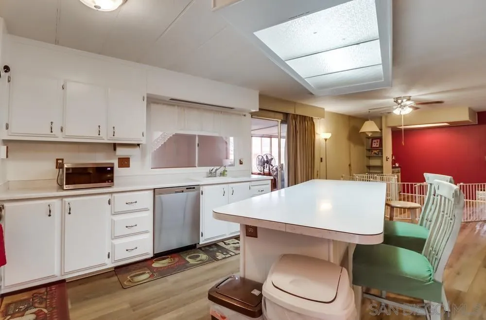 https://cdn.realtyfeed.com/cdn/127/250042076/c94592ecc34cf60eefd7341e24f8bff1.webp