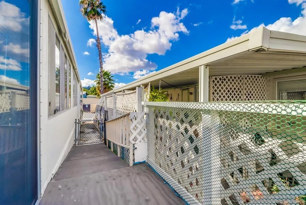 https://cdn.realtyfeed.com/cdn/127/250042076/caf20cce850de203428aa3fd72b64a34.webp