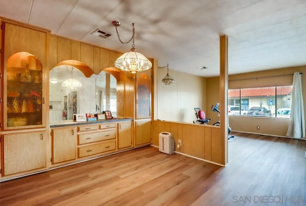 https://cdn.realtyfeed.com/cdn/127/250042076/cc79ea00e1d62263cb37c17d81c7b816.webp
