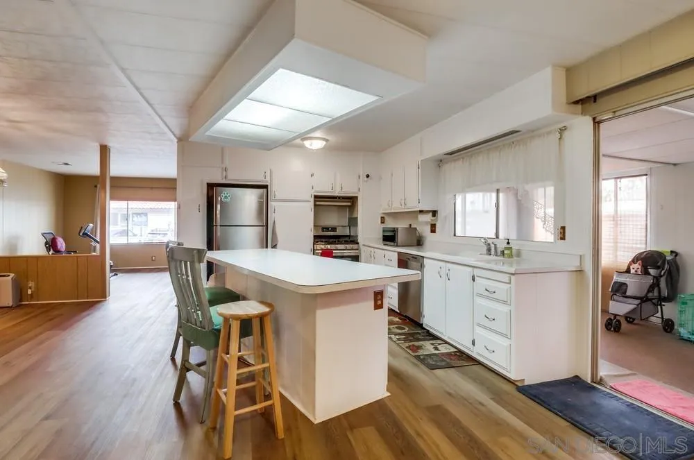 https://cdn.realtyfeed.com/cdn/127/250042076/ed63765d567a74200f5432167914bc5a.webp