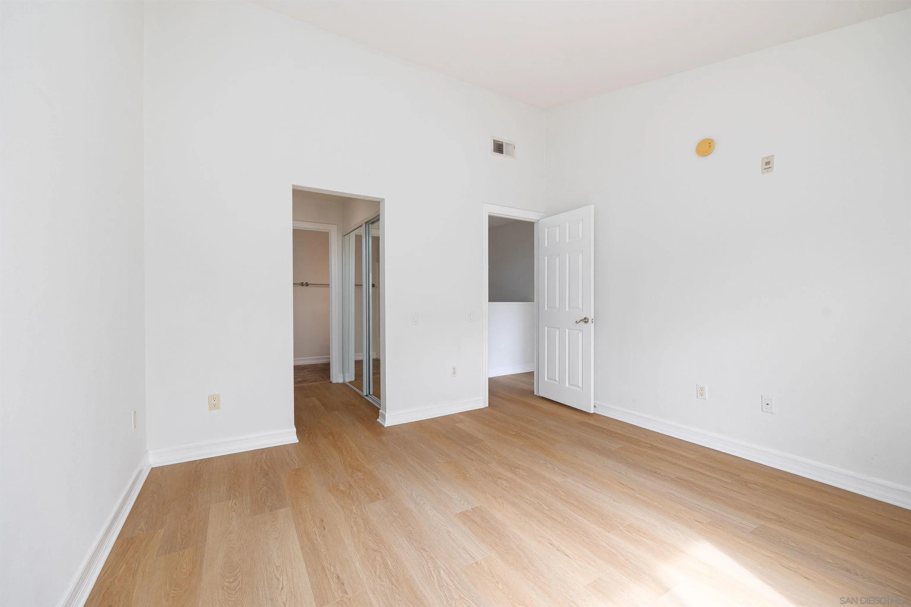 https://cdn.realtyfeed.com/cdn/127/250042080/97739cbd6eb8ef3f98de4e159d9bdaa8.webp