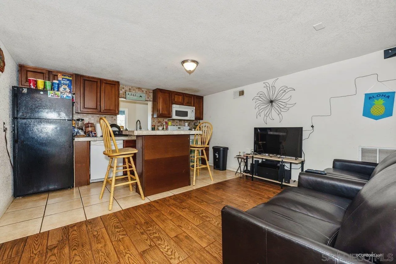 https://cdn.realtyfeed.com/cdn/127/250042082/a5526f5ddcde001654d4bfe71f155956.webp