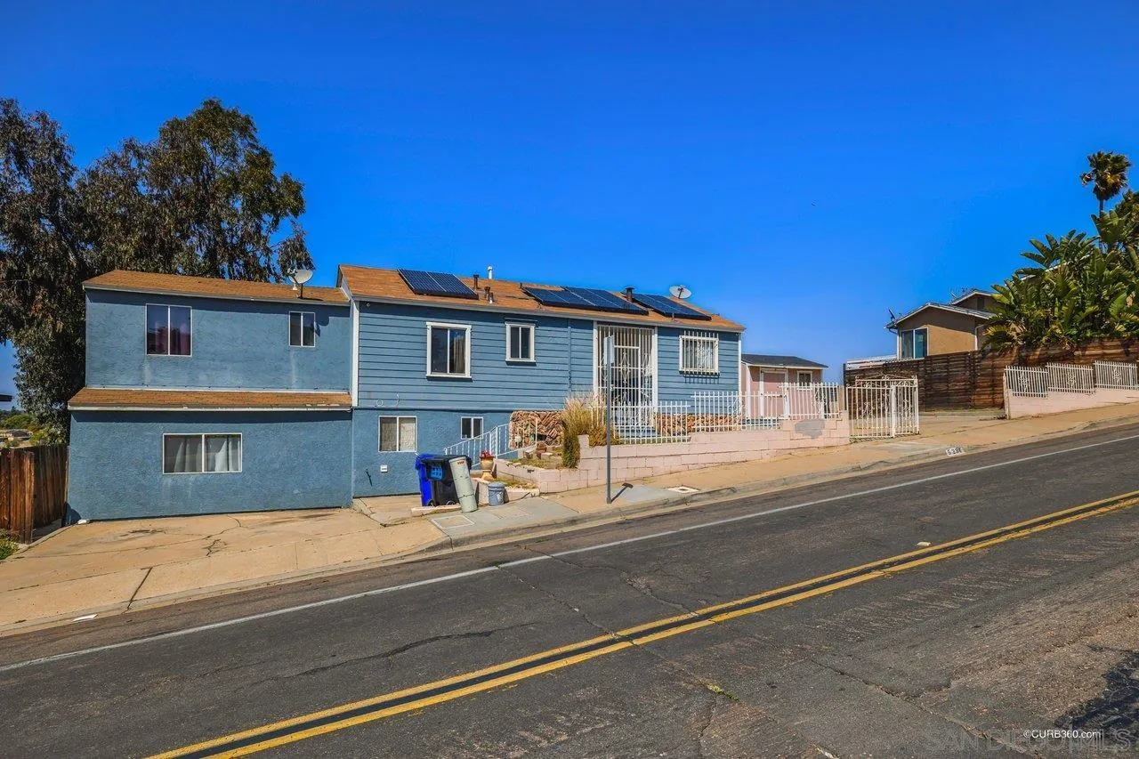 https://cdn.realtyfeed.com/cdn/127/250042082/bc8c5d8df977bf30f93920be751812c4.webp