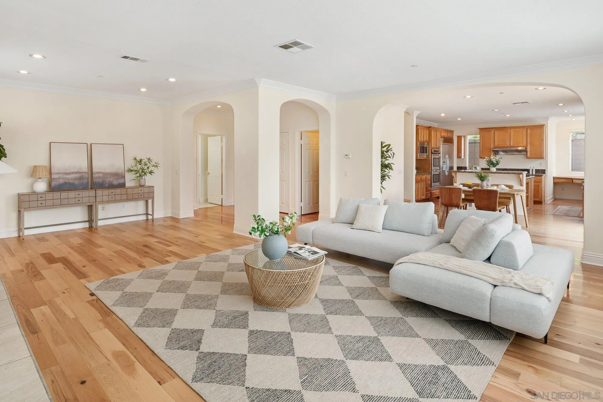 https://cdn.realtyfeed.com/cdn/127/250042084/2962f58cd34a70f28a872cad2082965a.webp