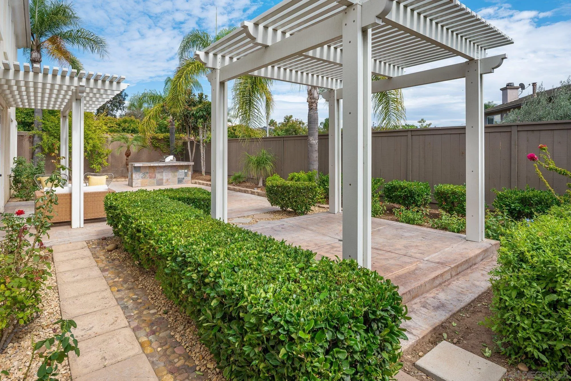 https://cdn.realtyfeed.com/cdn/127/250042084/f81938a35ff51dd8fe1b8ed502a1813a.webp