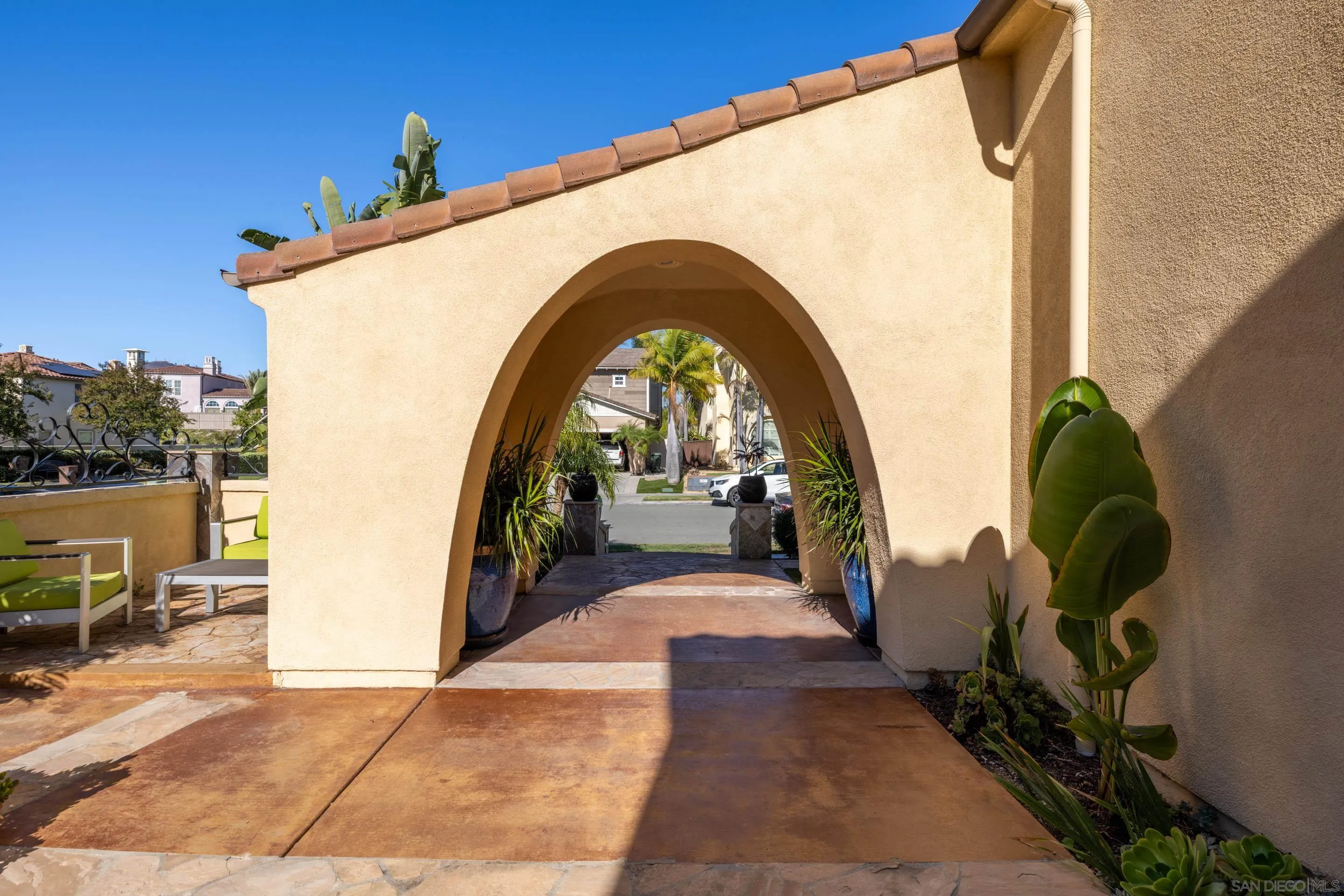 https://cdn.realtyfeed.com/cdn/127/250042086/79da7baeb50419f97dd944f7bb4fb11f.webp
