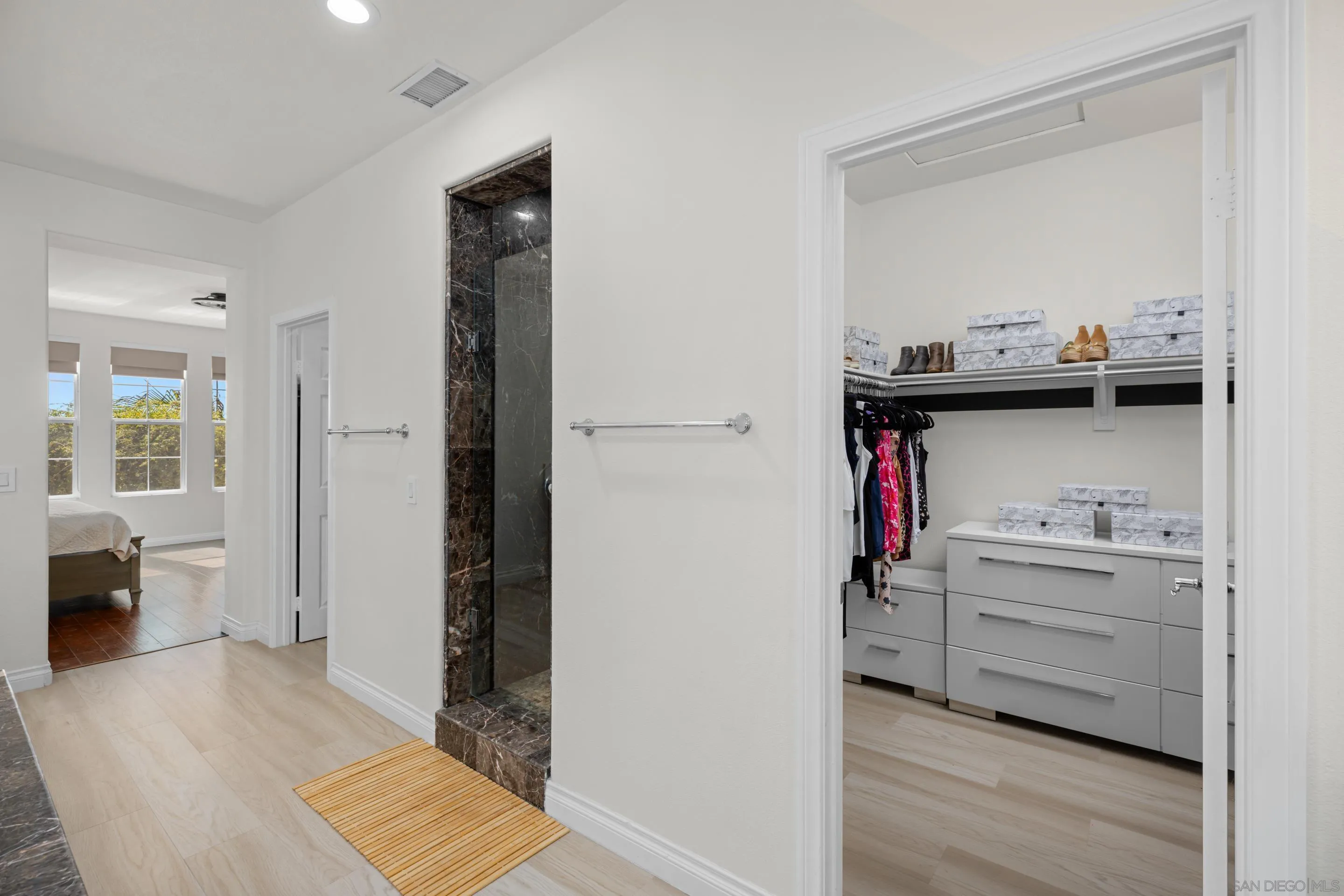 https://cdn.realtyfeed.com/cdn/127/250042086/e2def9bfaf91119e878d8f7dfb76734f.webp