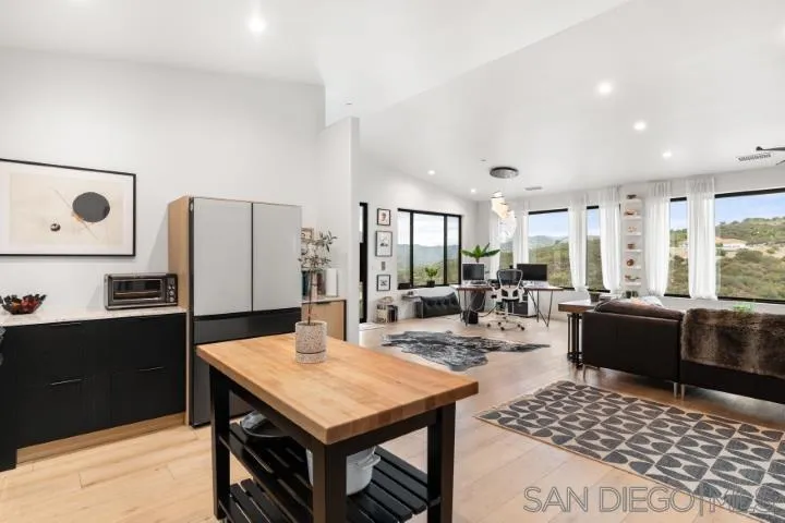 https://cdn.realtyfeed.com/cdn/127/250042087/df1cf971ddc9b6f97dc62ae70bb6365c.webp
