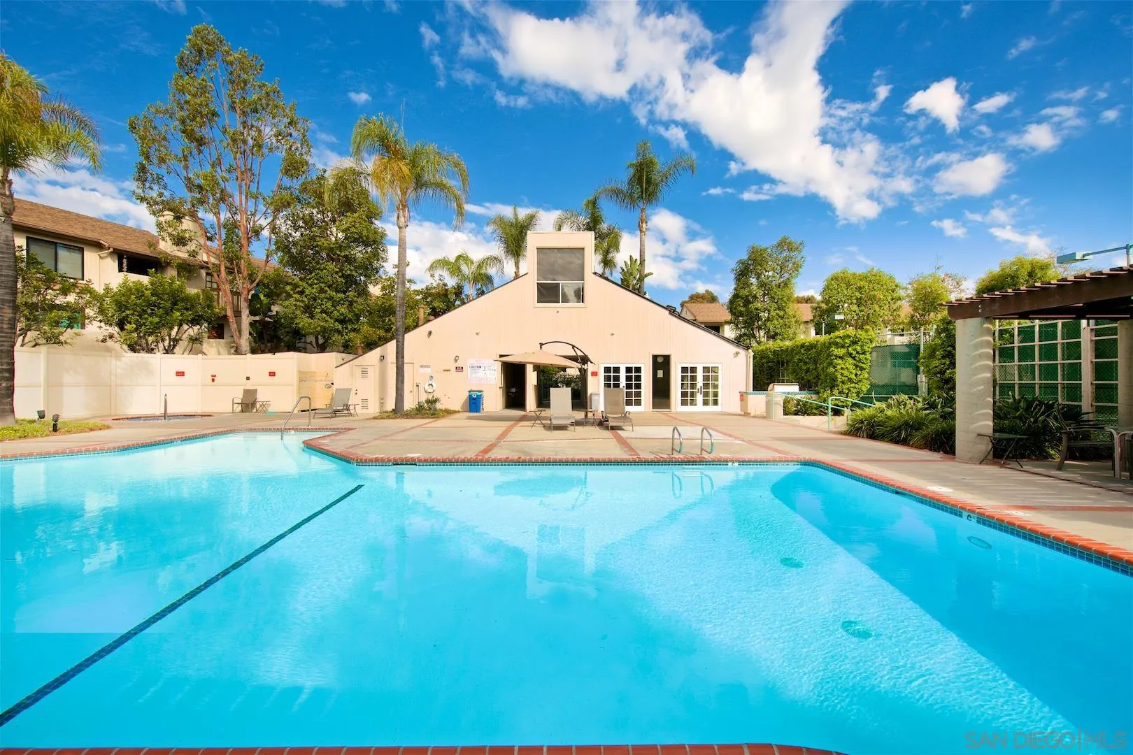 https://cdn.realtyfeed.com/cdn/127/250042091/3be62a3a5270735ea55fe23d11c3ee7d.webp