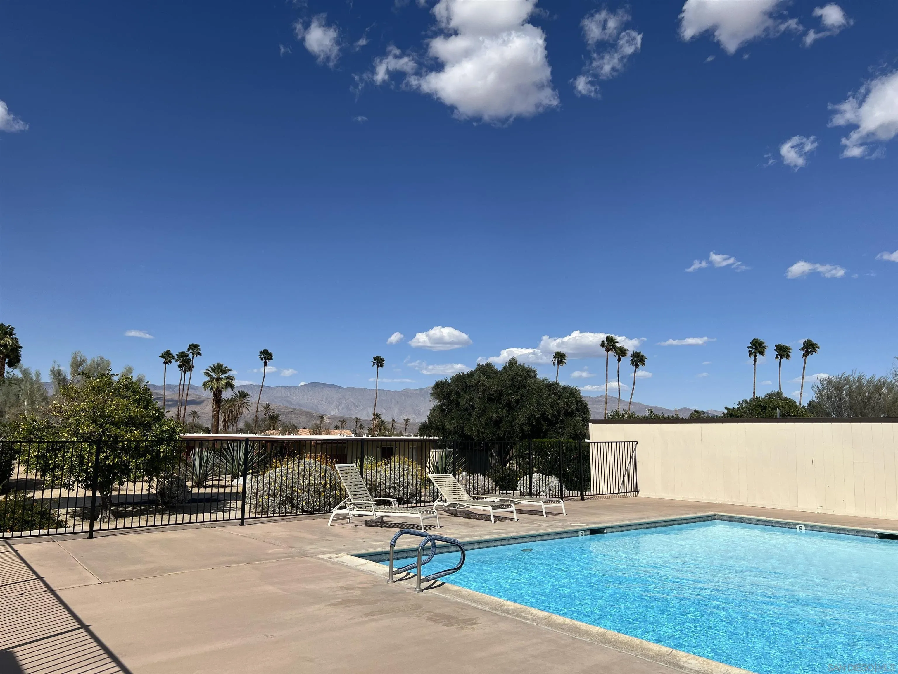 https://cdn.realtyfeed.com/cdn/127/250042092/72f05beeeed0920f501a792b819c01ff.webp
