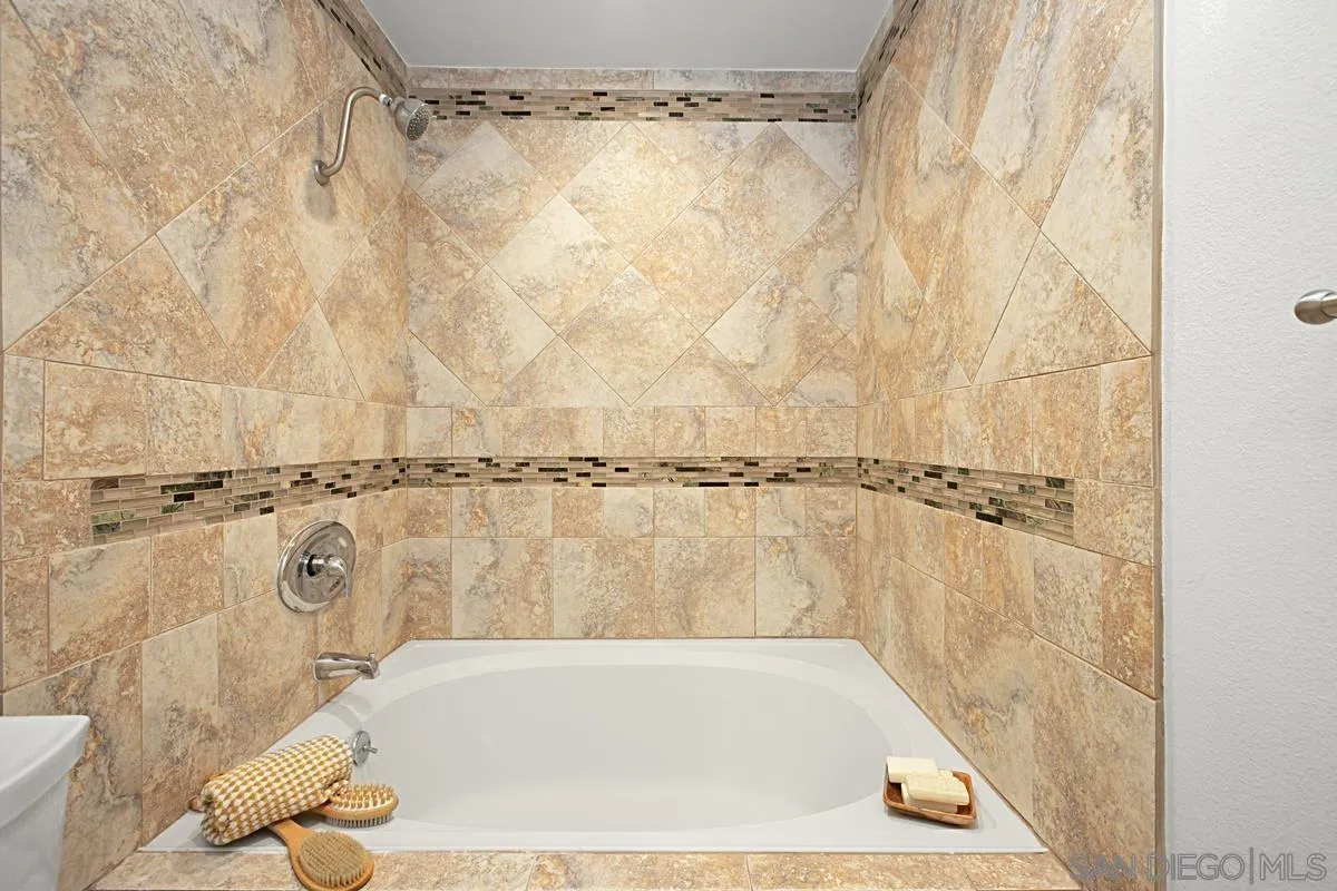 https://cdn.realtyfeed.com/cdn/127/250042094/b6dd66ddbac56a1af71212a55b0aec1e.webp