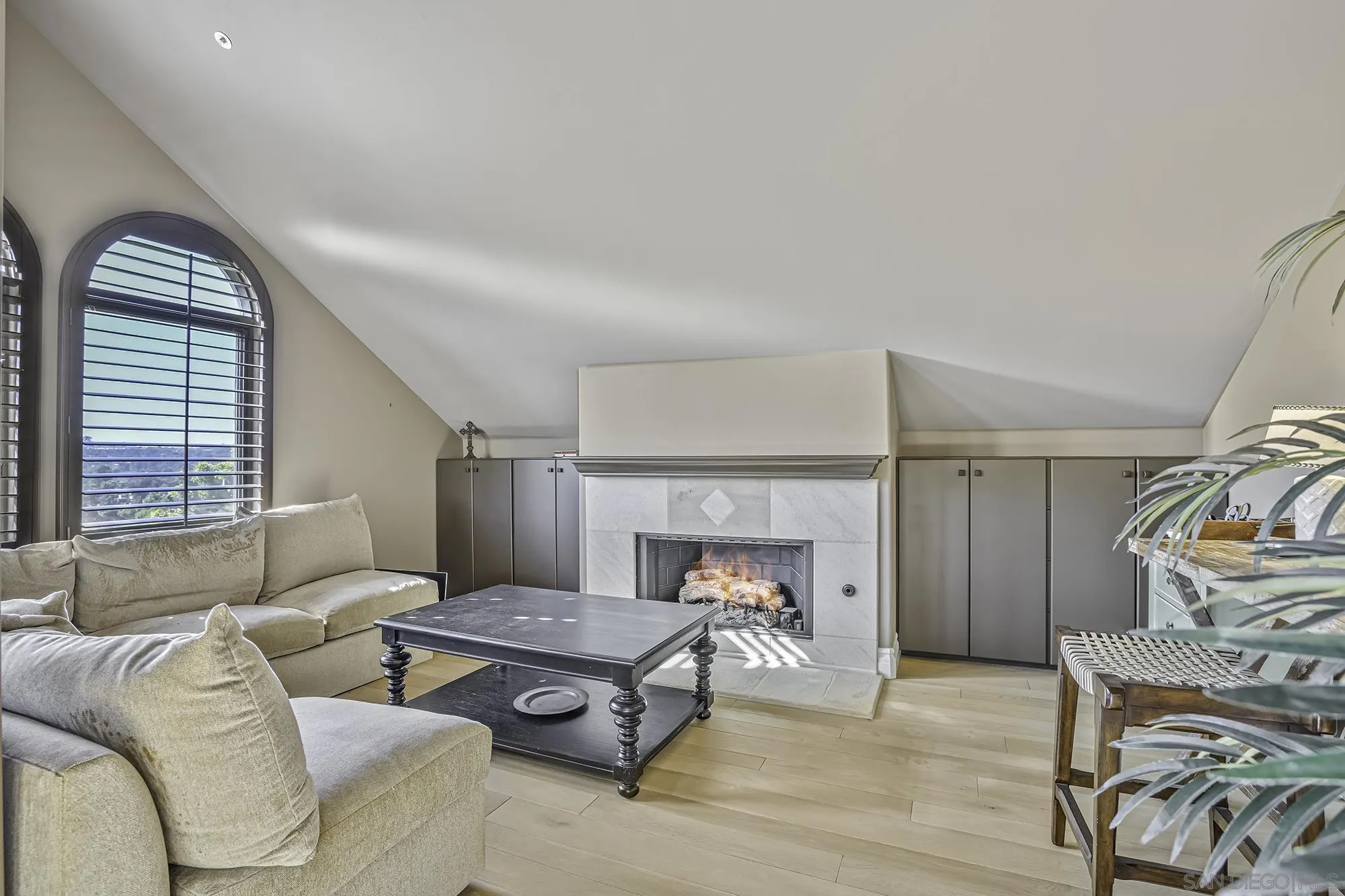 https://cdn.realtyfeed.com/cdn/127/250042105/0cdfe21da0e7ba8925ec5c7df0216b87.webp