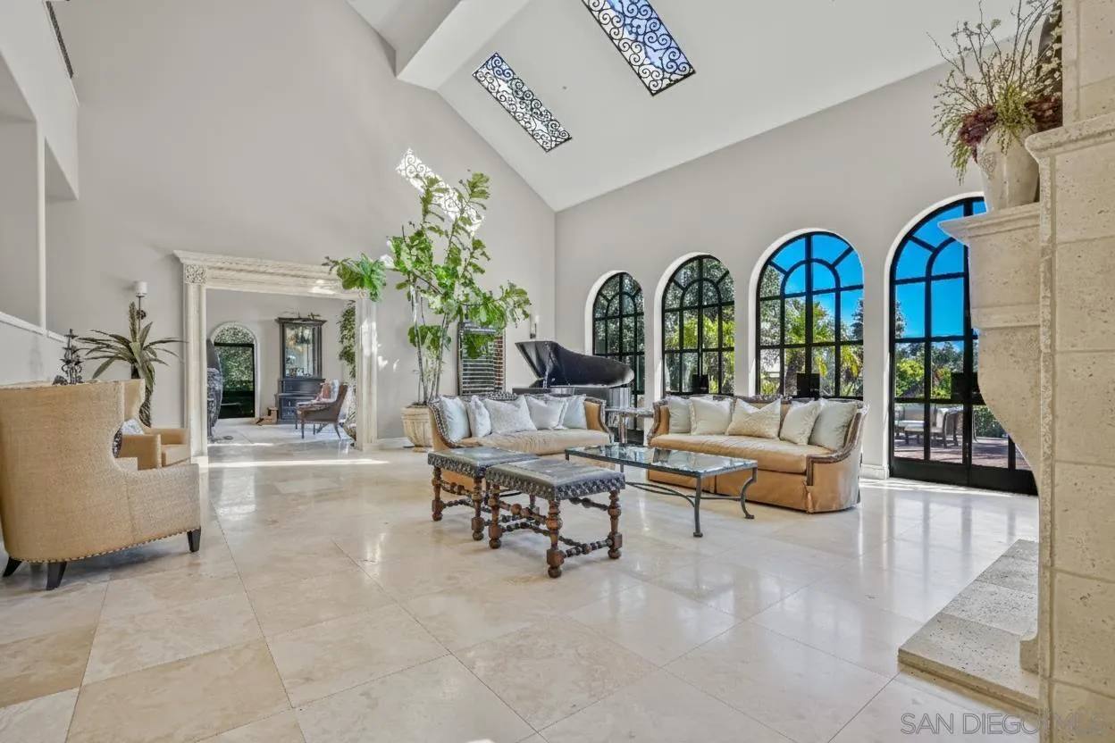 https://cdn.realtyfeed.com/cdn/127/250042105/21e756a4501577bcb73641b643330038.webp