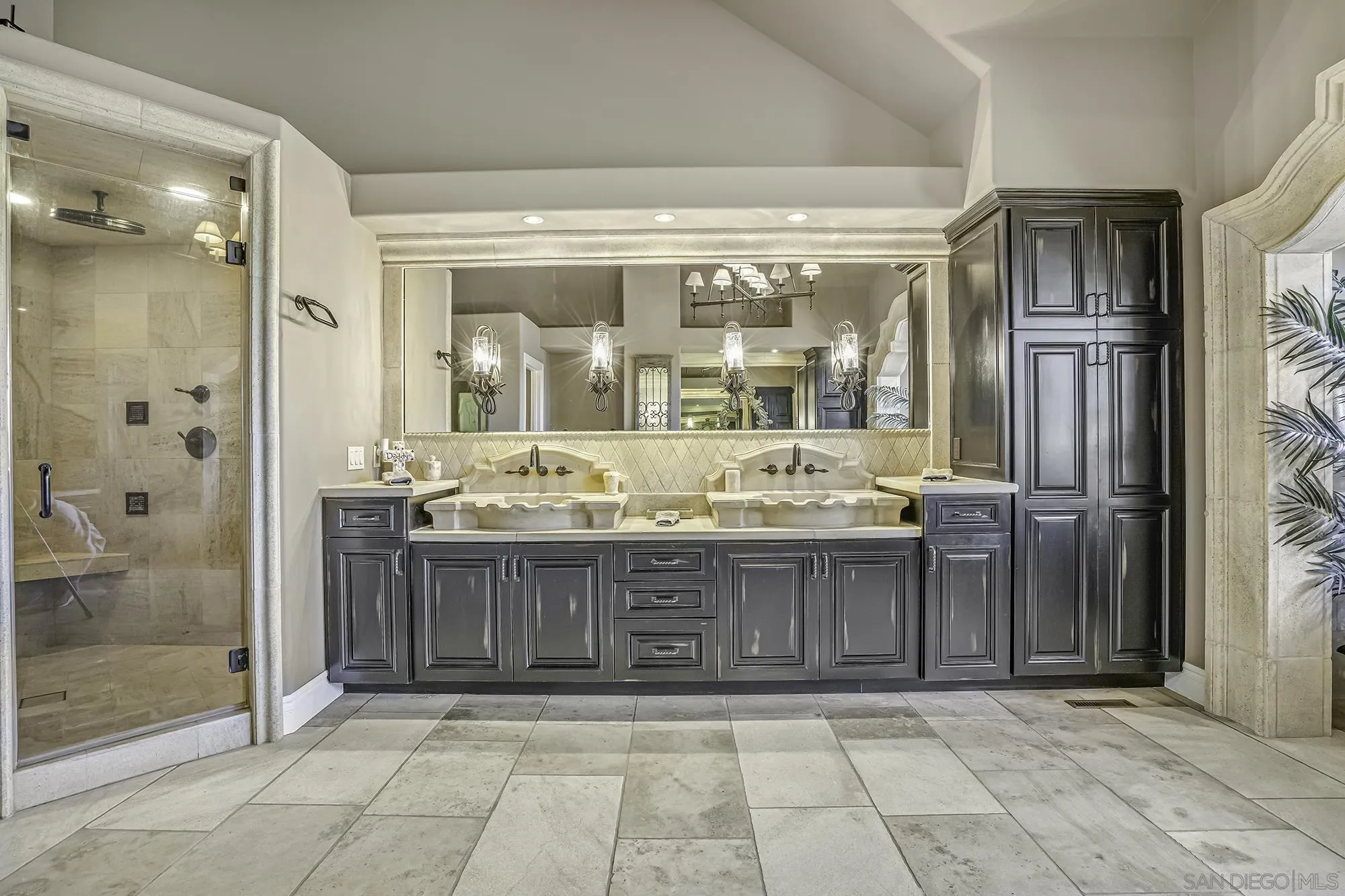https://cdn.realtyfeed.com/cdn/127/250042105/391bedf572a92383048bded614cd4c15.webp