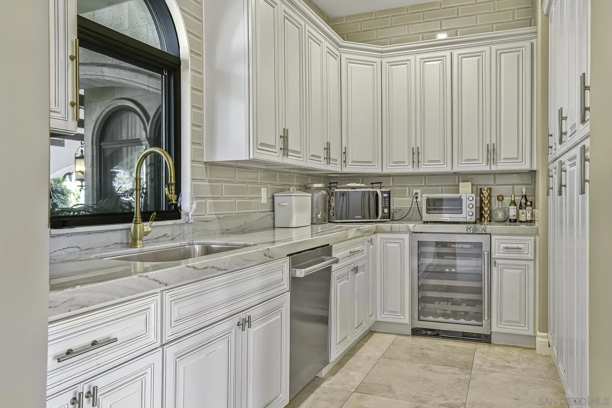 https://cdn.realtyfeed.com/cdn/127/250042105/66fc2183c6658aa9859275d0041f09a1.webp