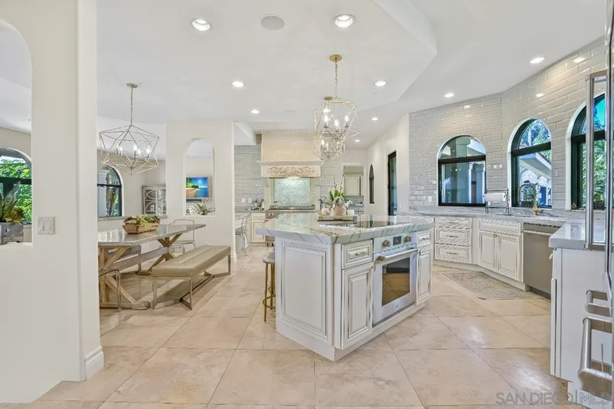 https://cdn.realtyfeed.com/cdn/127/250042105/797d4a6308235bc5d2949a310b80cb73.webp