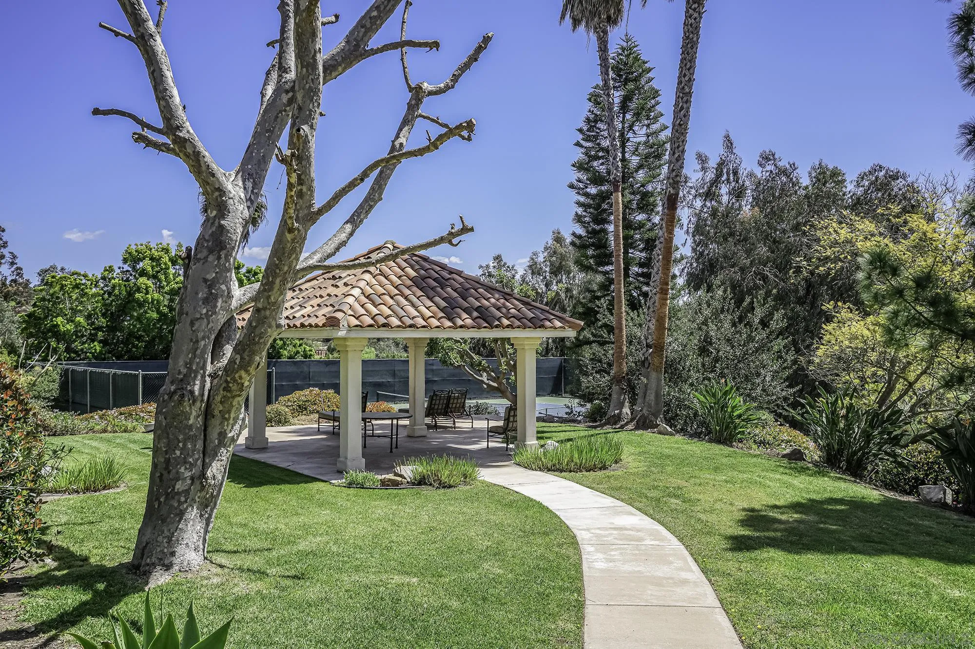 https://cdn.realtyfeed.com/cdn/127/250042105/89ee153543f7c9203e6a9fb7ec4ea1ba.webp