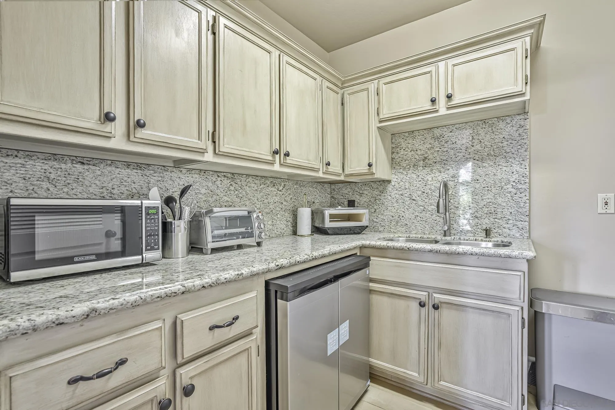 https://cdn.realtyfeed.com/cdn/127/250042105/adf0a157cf440ad34b2a520f91b9bc48.webp