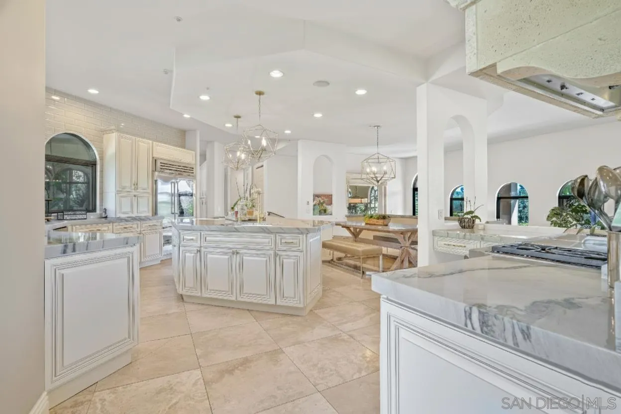 https://cdn.realtyfeed.com/cdn/127/250042105/bde25eea140c8aa0a71120641f7c7447.webp