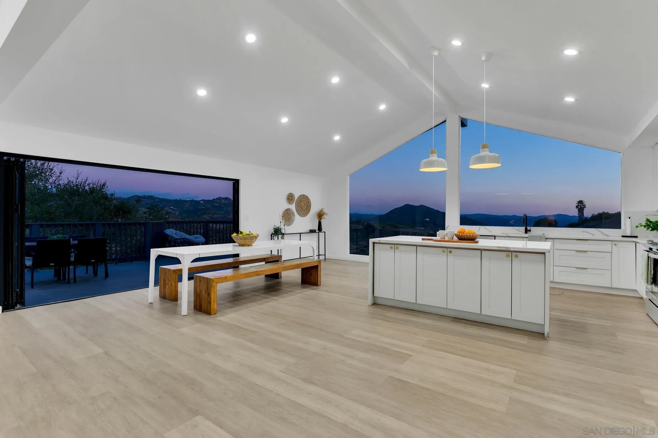 https://cdn.realtyfeed.com/cdn/127/250042107/1248a6f59a4876a4fa6b348b6a11e70d.webp