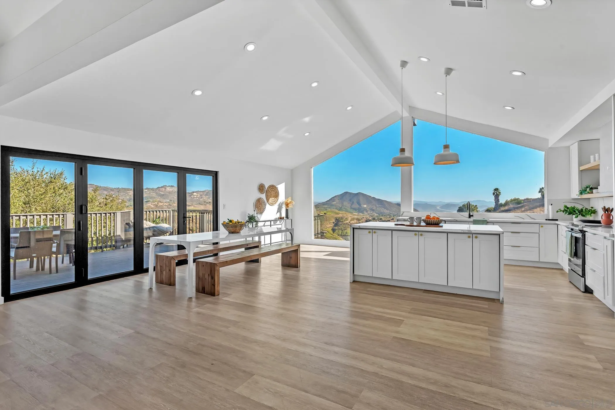 https://cdn.realtyfeed.com/cdn/127/250042107/3d27a807b9142de19b17f4c2d899648b.webp