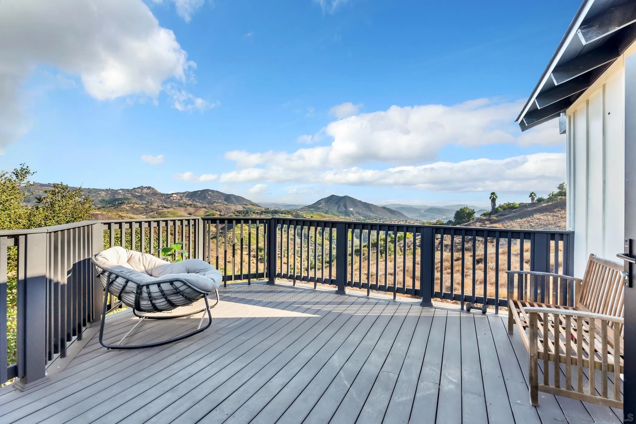 https://cdn.realtyfeed.com/cdn/127/250042107/3df0bc04880cc97c36fc985e00408532.webp