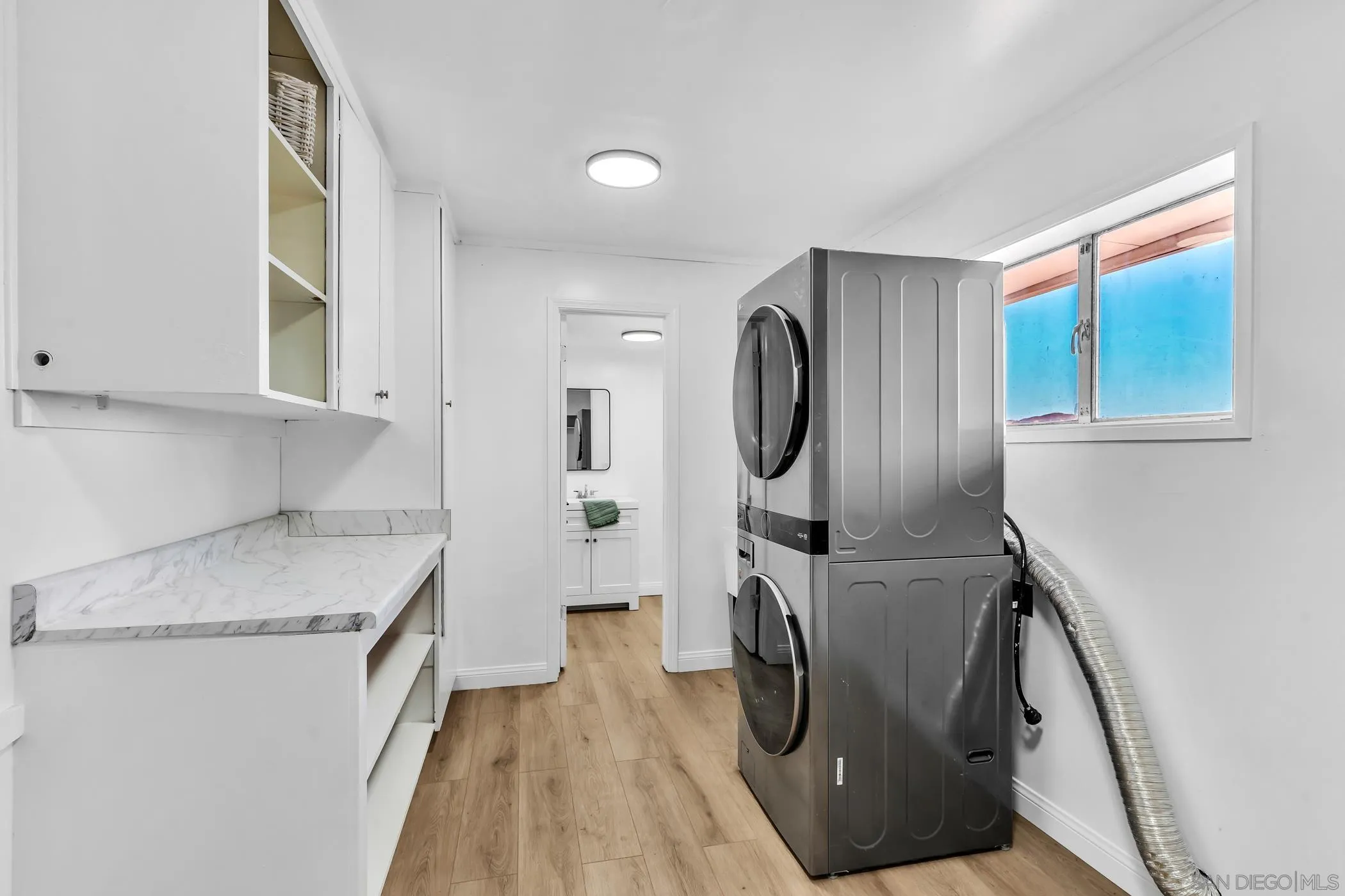 https://cdn.realtyfeed.com/cdn/127/250042107/581b196bbff2d7c4b4a3fdcbd9bfd35d.webp