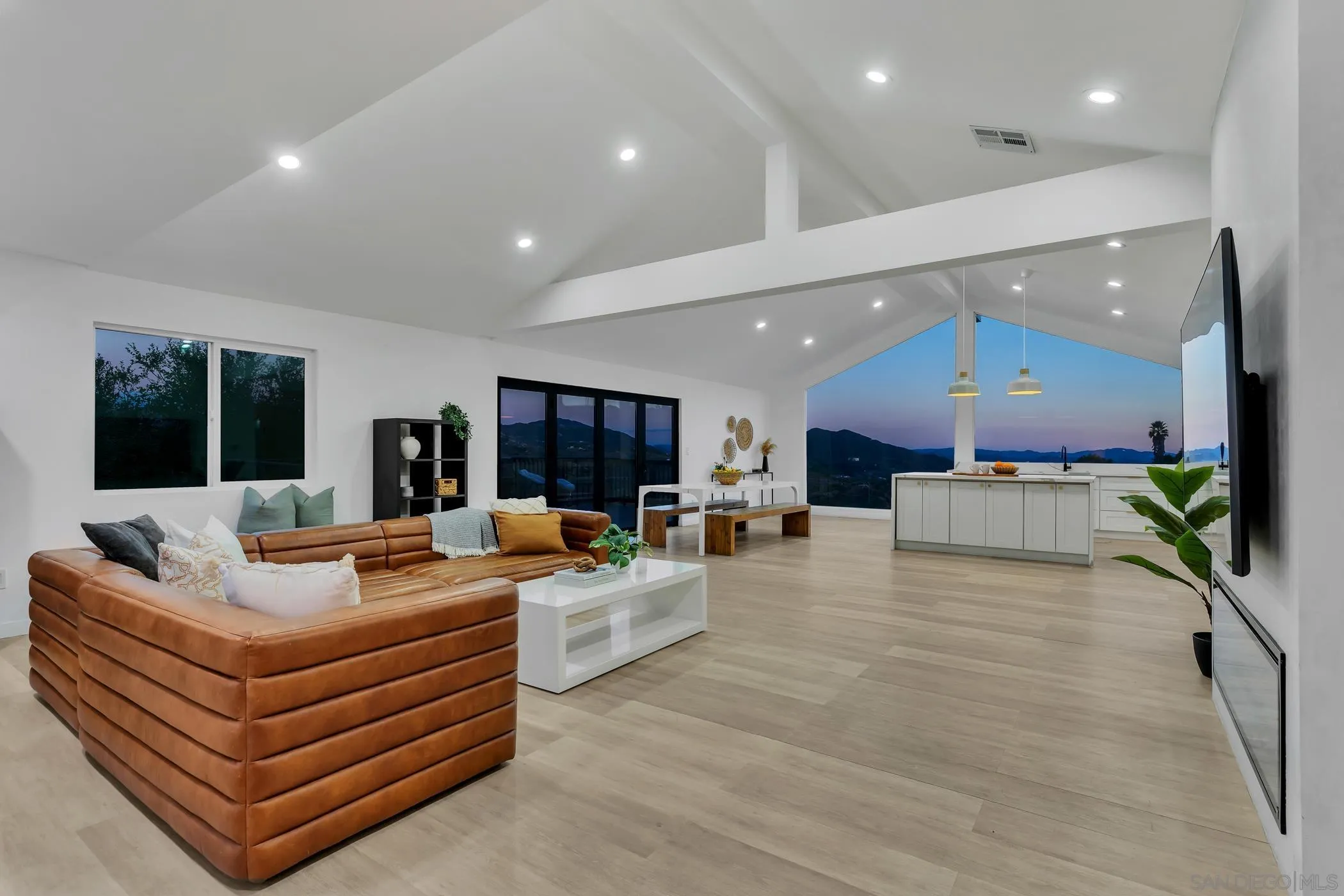 https://cdn.realtyfeed.com/cdn/127/250042107/5ee7b7e9f5f92e62c3902e729c98c41e.webp
