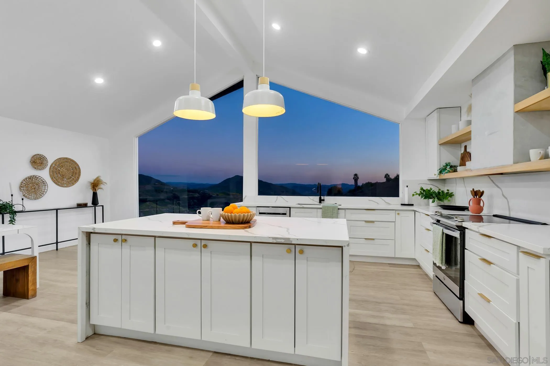 https://cdn.realtyfeed.com/cdn/127/250042107/84f0e3ff6f5e59d4fd6fee121572a83f.webp