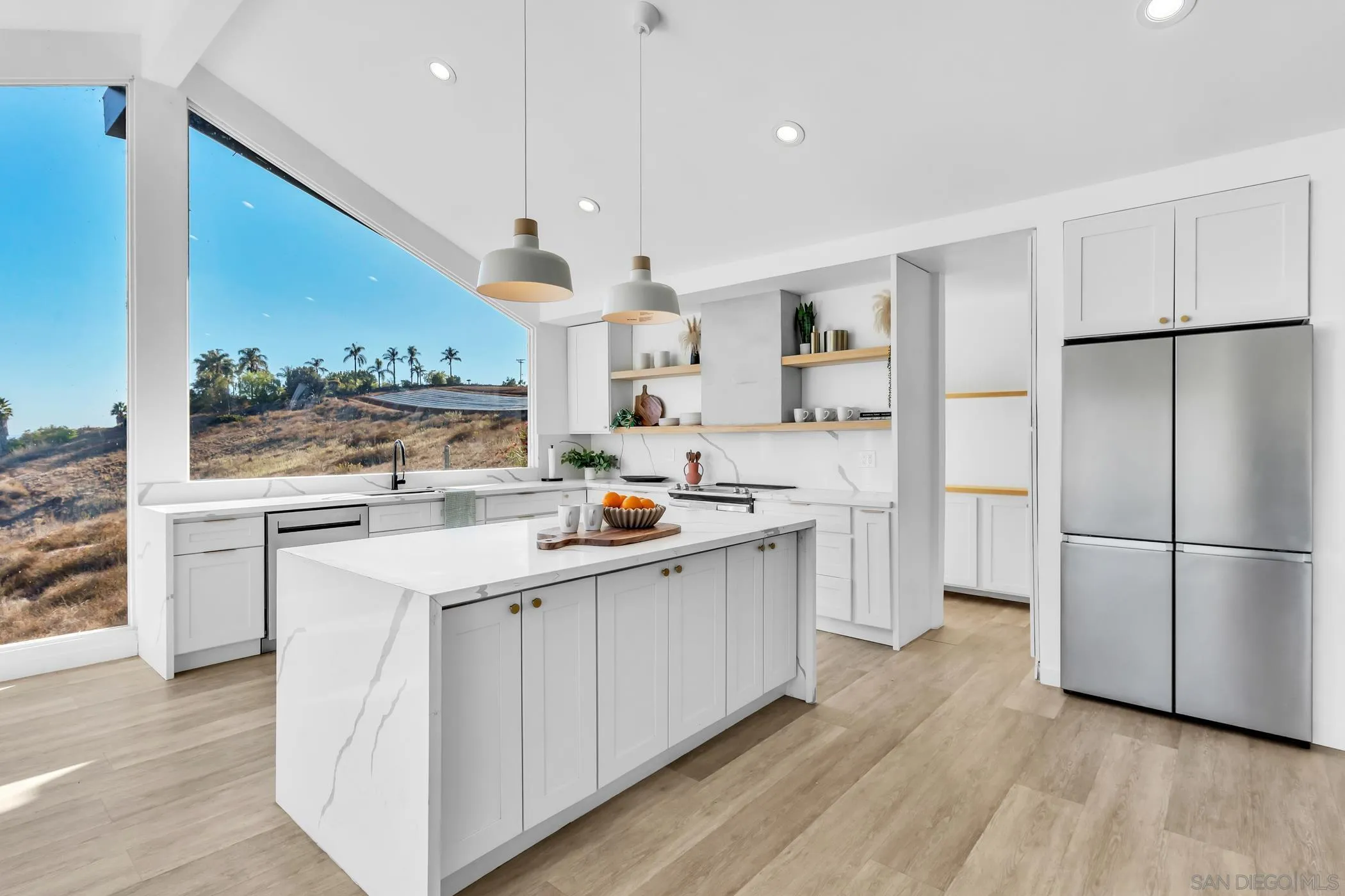 https://cdn.realtyfeed.com/cdn/127/250042107/bf390c9656392a000aed2f955fa8b21d.webp