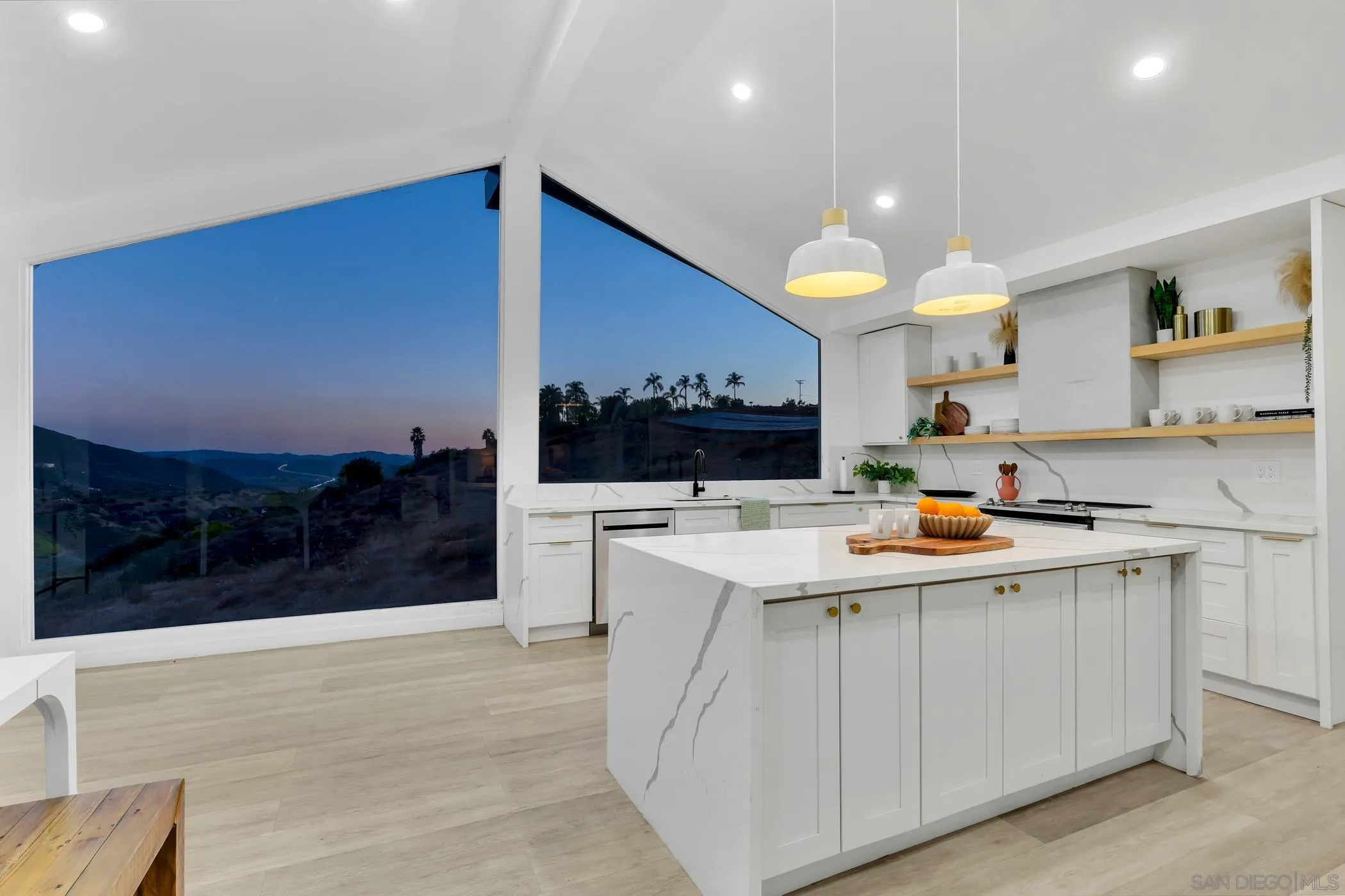 https://cdn.realtyfeed.com/cdn/127/250042107/d1320de012c6826f5ff7d52ddfa247f8.webp