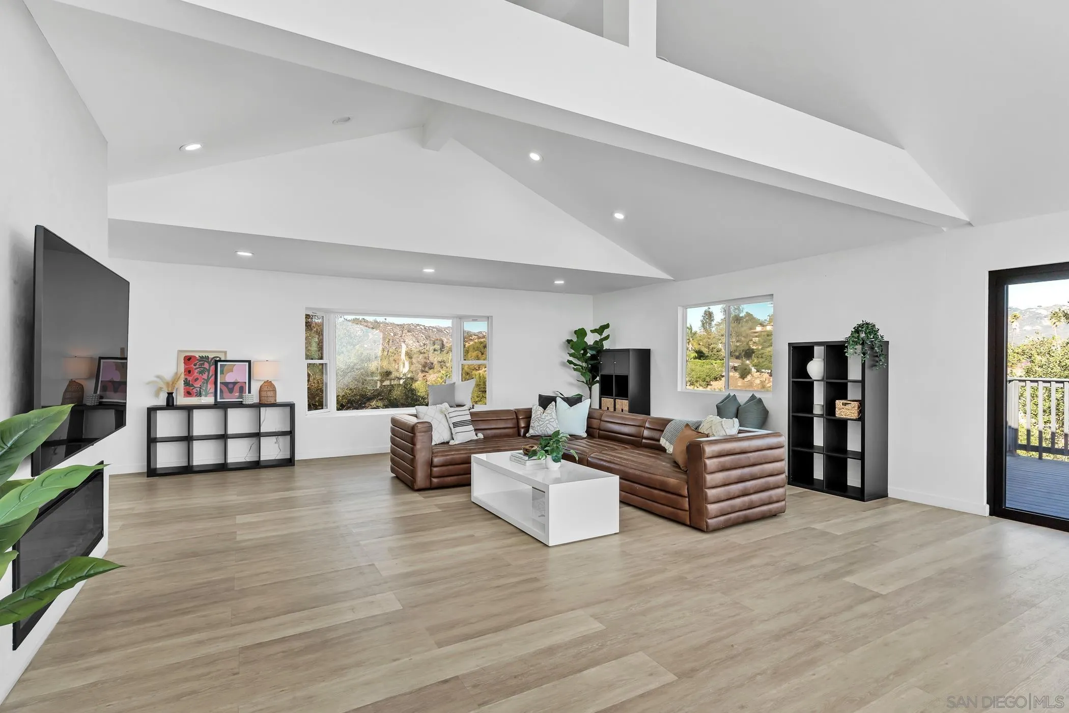 https://cdn.realtyfeed.com/cdn/127/250042107/f05b5059d14eb2ca73f9b8c4a4d704bb.webp