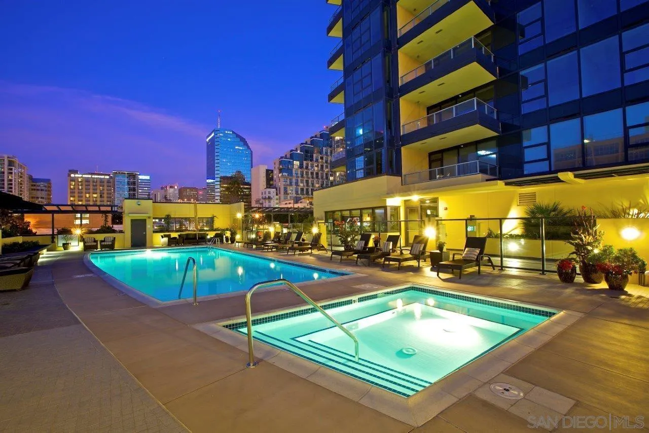 https://cdn.realtyfeed.com/cdn/127/250042111/1dc2f7e999d09bb91c1c29e184d2d8ec.webp