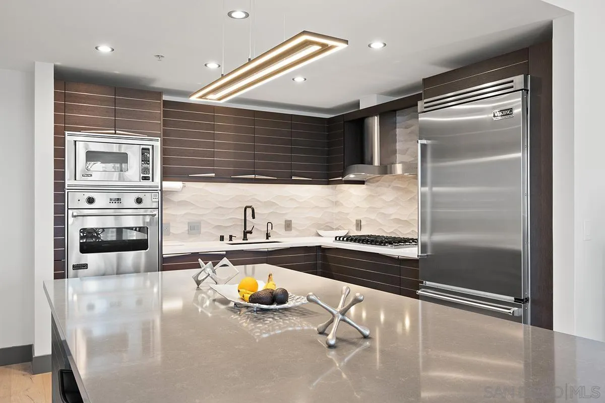 https://cdn.realtyfeed.com/cdn/127/250042111/242d1d19d609f14a87130285ece972c4.webp