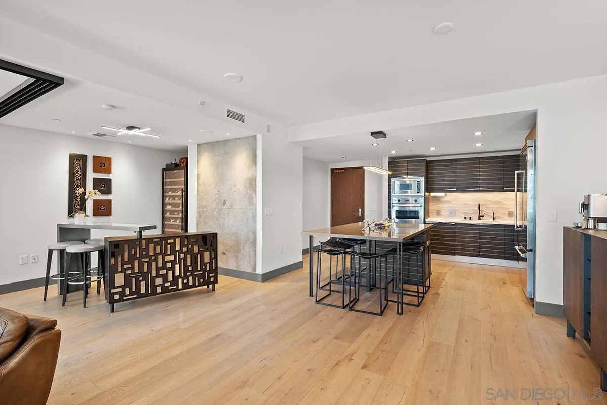 https://cdn.realtyfeed.com/cdn/127/250042111/de9bd3756c2df01e9ca5ec0067c69f0e.webp