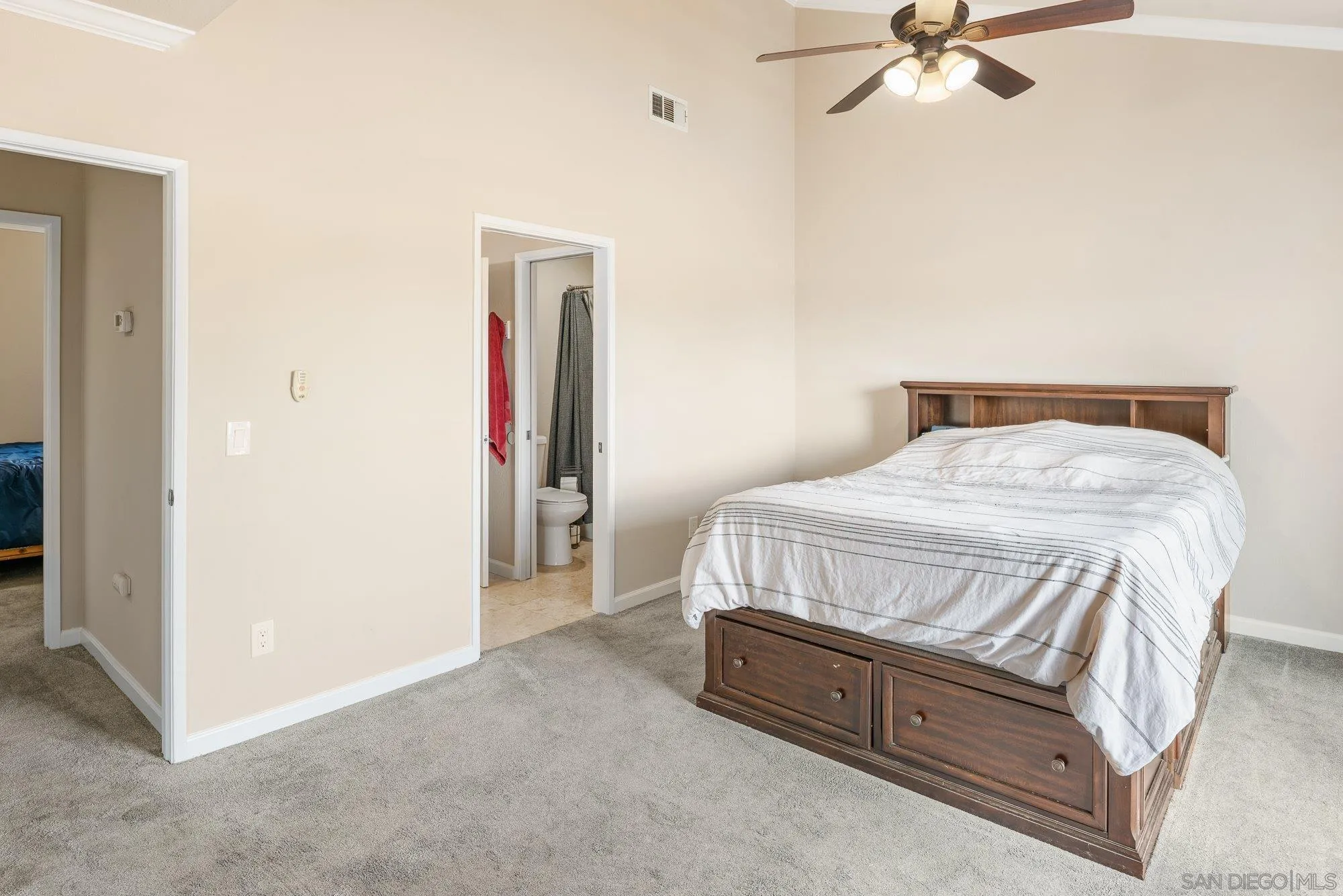 https://cdn.realtyfeed.com/cdn/127/250042115/340de9654878b48bbd09df83ec3f64e7.webp