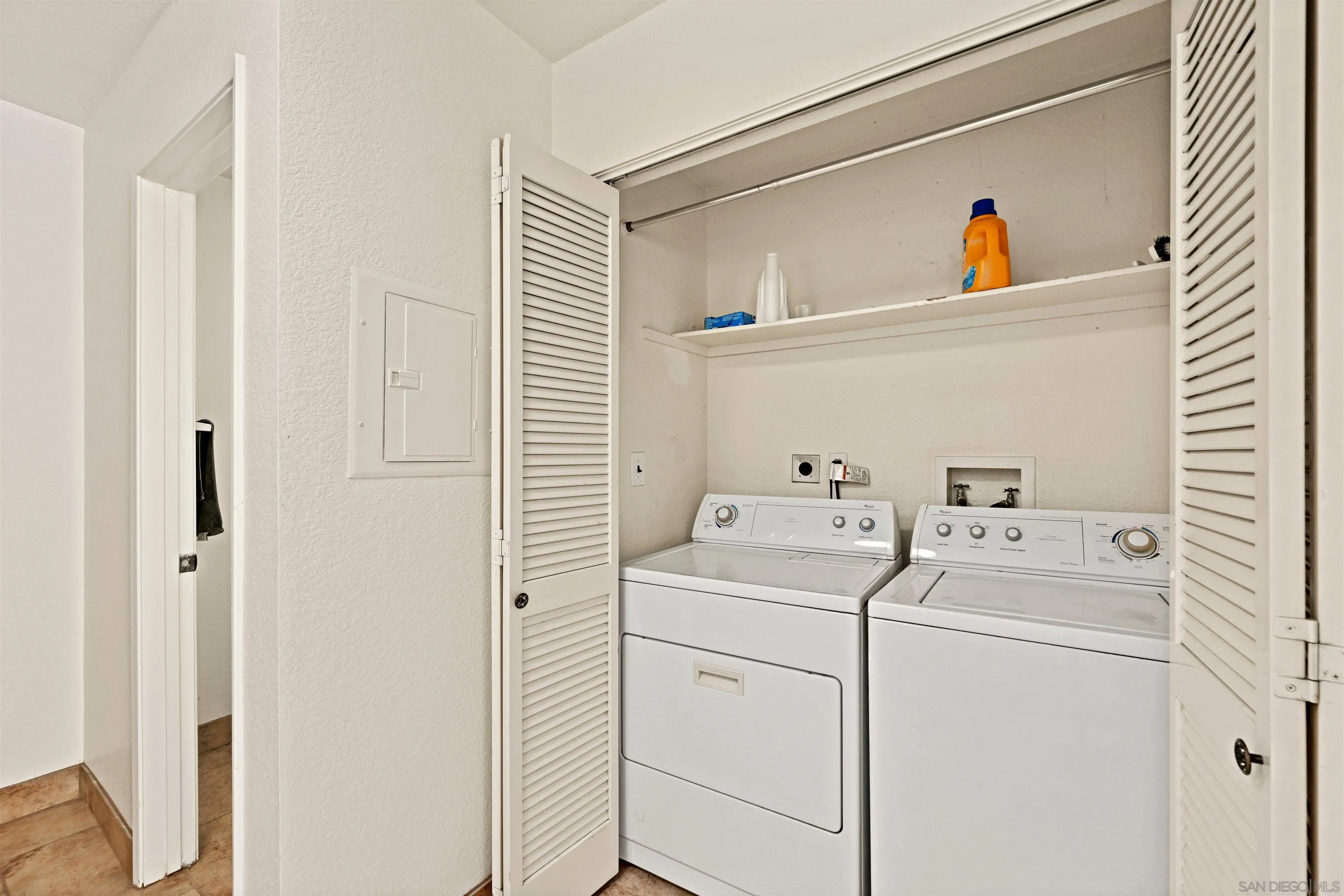 https://cdn.realtyfeed.com/cdn/127/250042122/c6916bd265b0b968a3d0b1f83580c003.webp