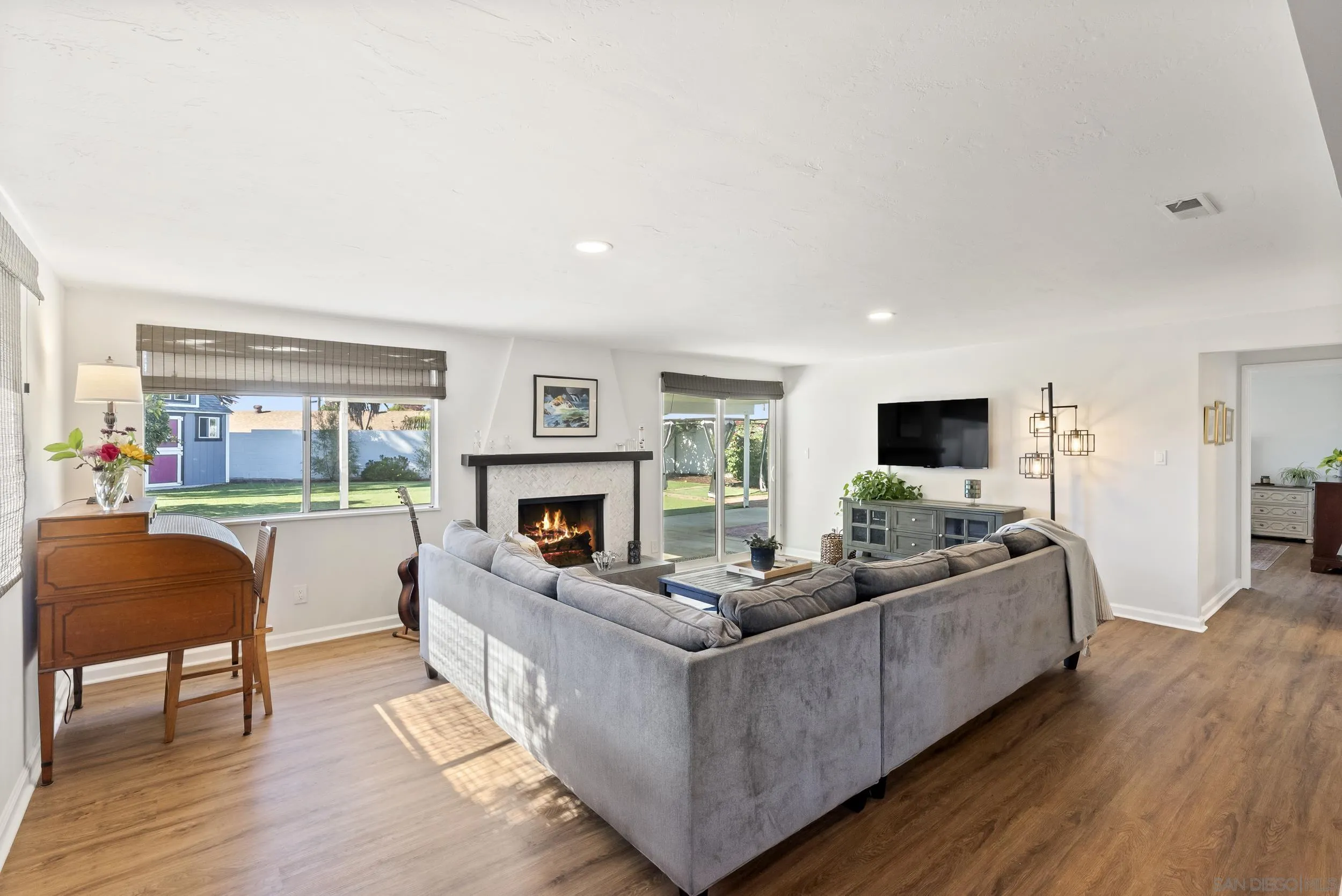 https://cdn.realtyfeed.com/cdn/127/250042130/13c1c2f985bcdcea280f540f1b18e004.webp