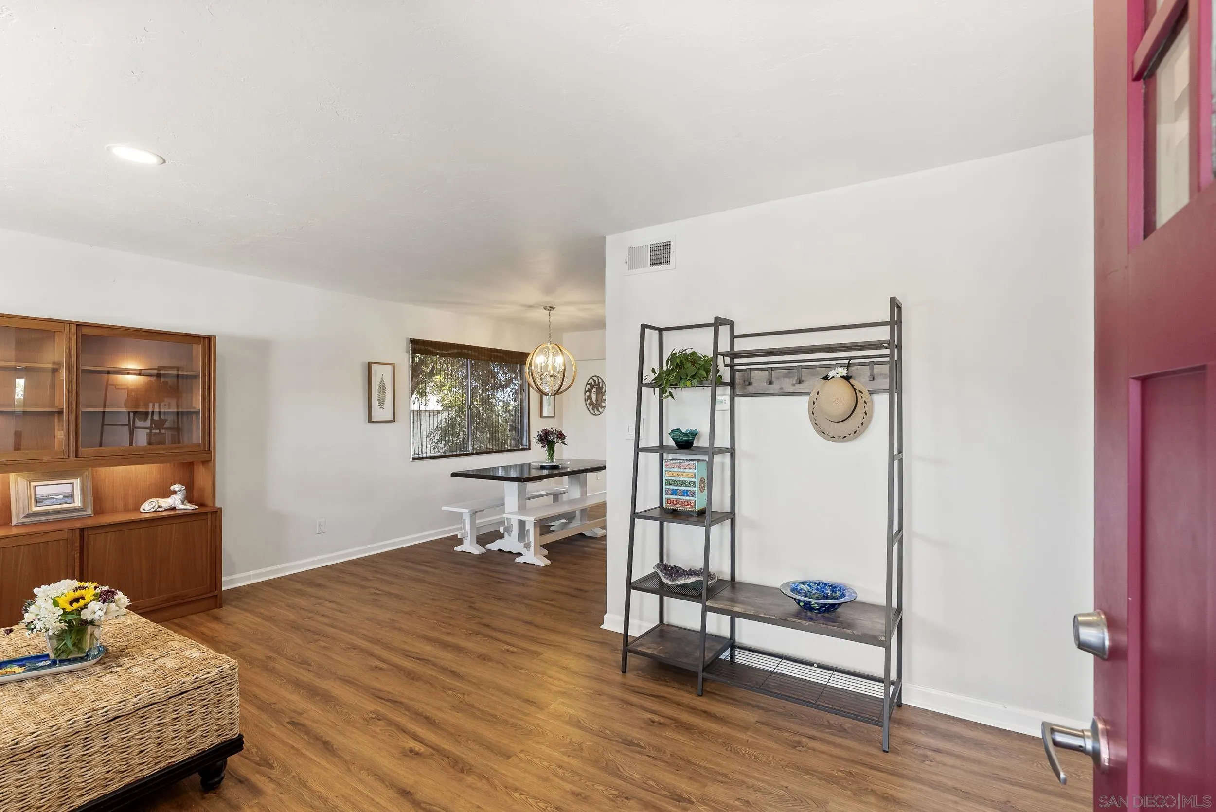 https://cdn.realtyfeed.com/cdn/127/250042130/55cac76ac31f02c9572fbf7a4751c8bc.webp