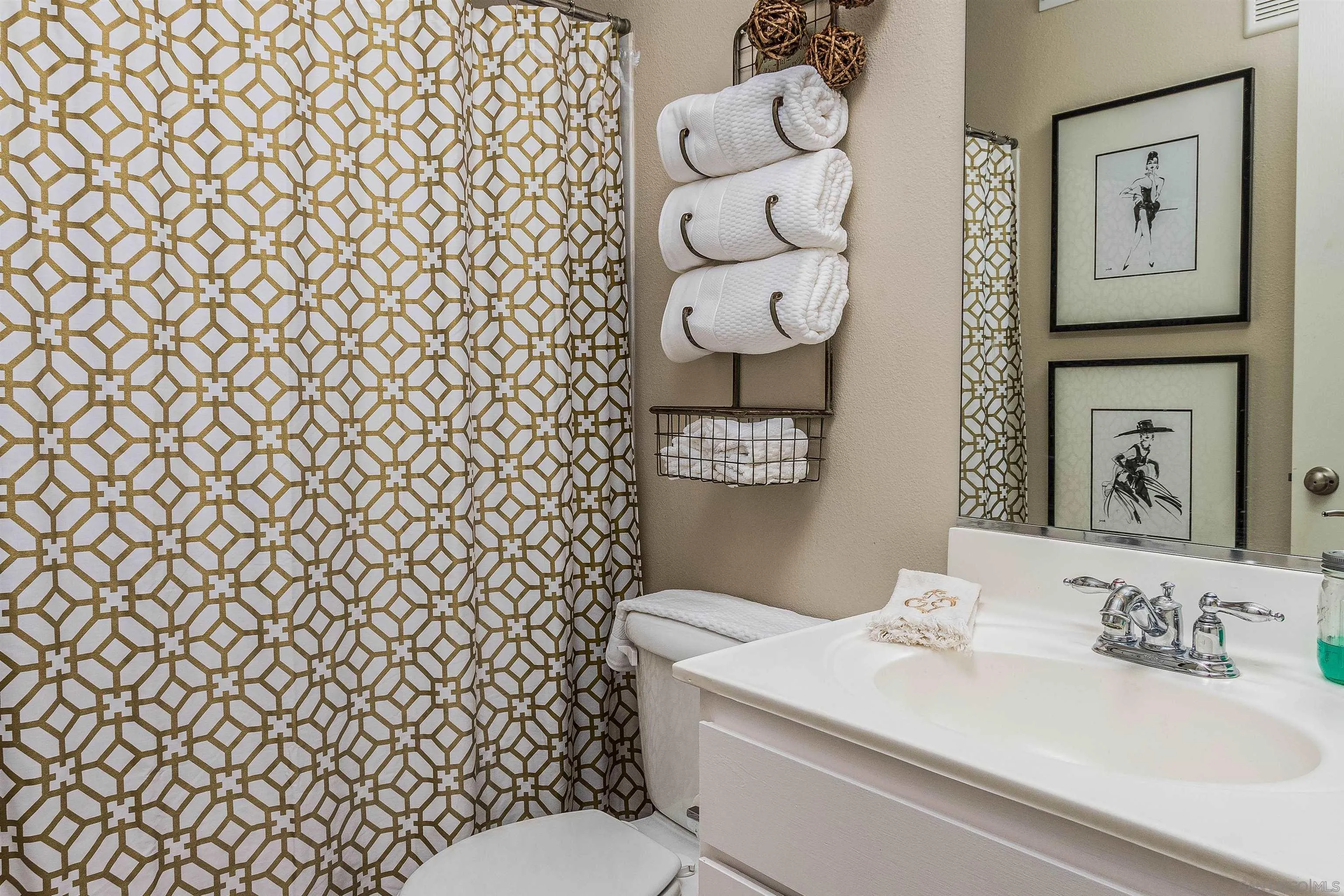 https://cdn.realtyfeed.com/cdn/127/250042135/3ec15d85fcdb1bf6942a4de76f310edb.webp