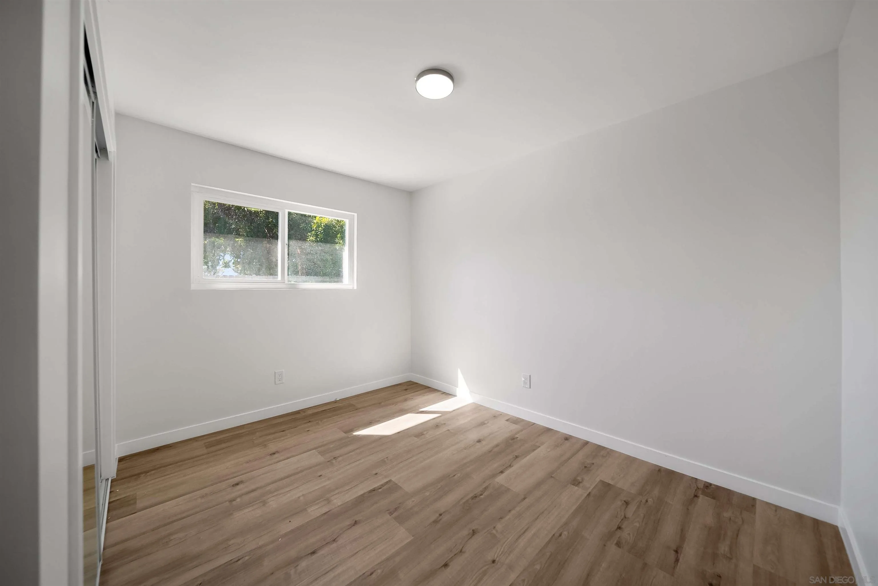 https://cdn.realtyfeed.com/cdn/127/250042139/cc6428f9bebf76d735cc132a23a289d4.webp