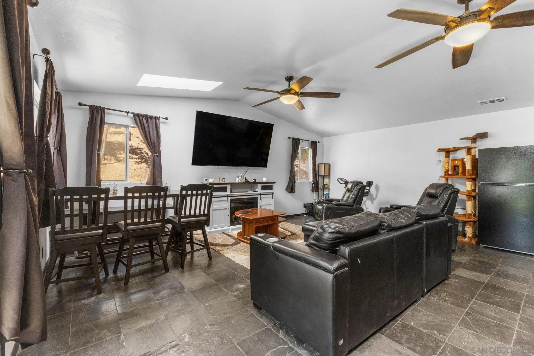 https://cdn.realtyfeed.com/cdn/127/250042150/b260abc0d18342d3db2bd2d30b76b500.webp