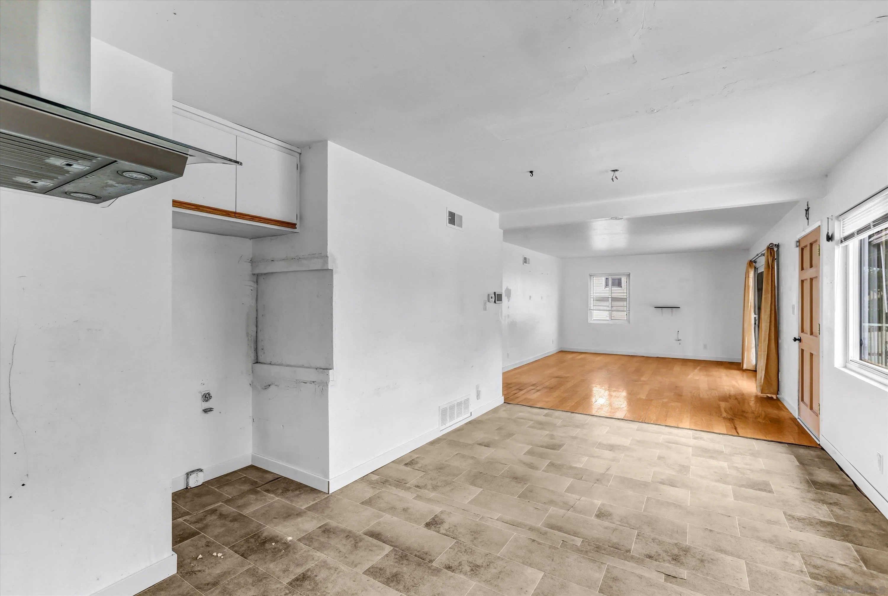 https://cdn.realtyfeed.com/cdn/127/250042162/4eefc6860762c00eb841848a0a8d85e8.webp
