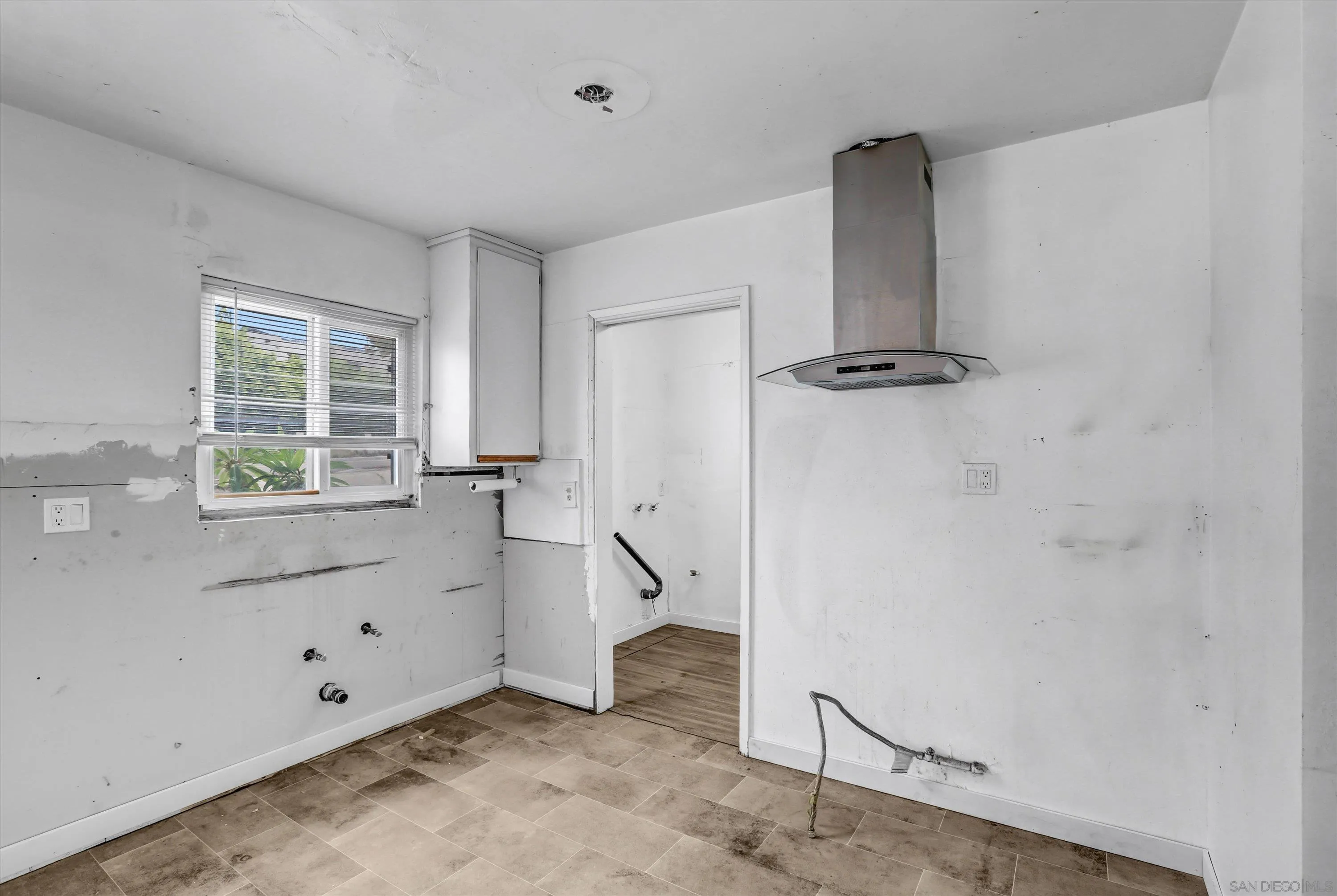 https://cdn.realtyfeed.com/cdn/127/250042162/7b0a995b6db1729acde9e27025bce3c3.webp