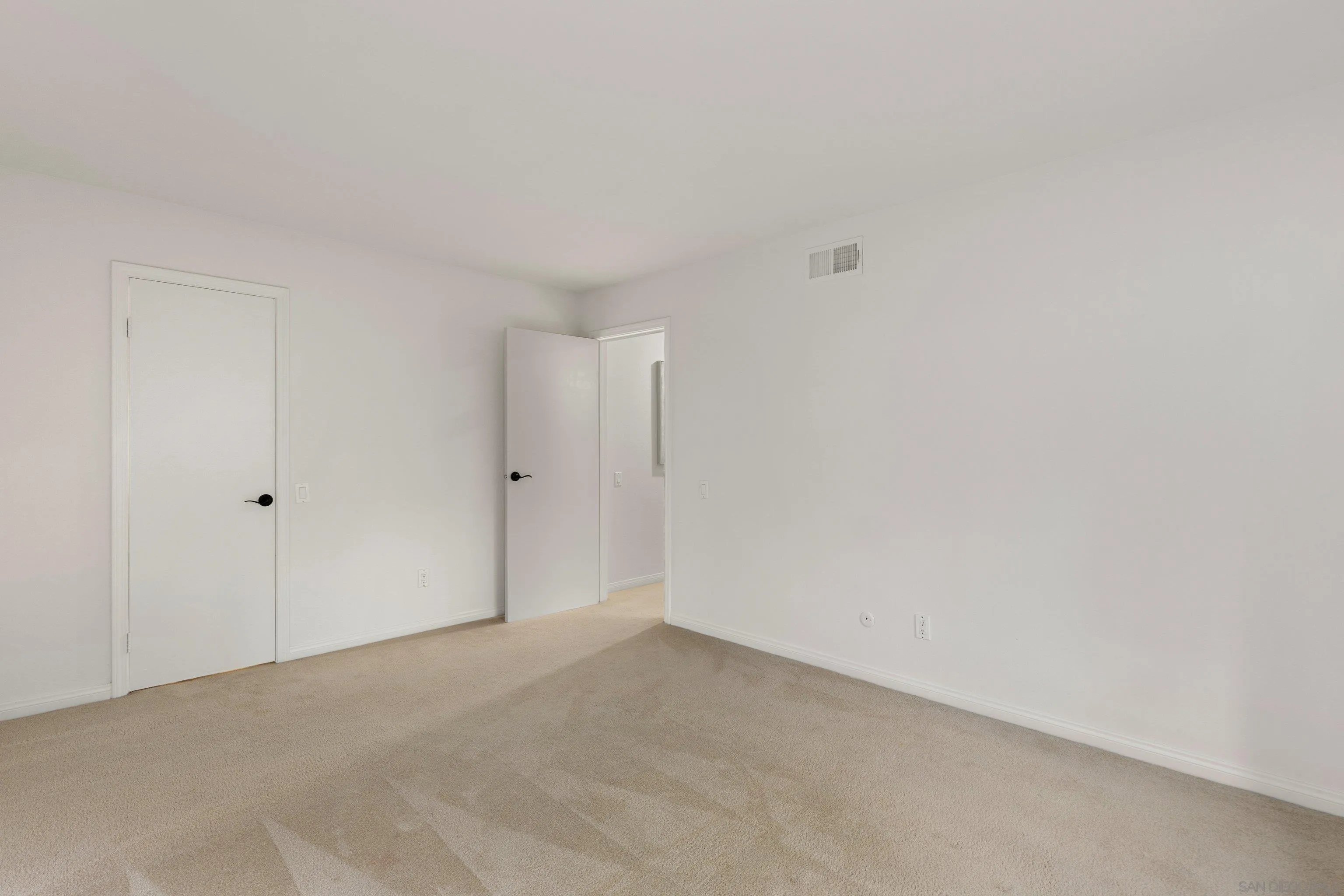 https://cdn.realtyfeed.com/cdn/127/250042163/c4c5175c1b5a2c21317604b3cc56f32a.webp